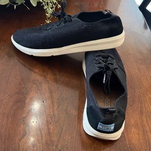 Tom’s men’s shoes